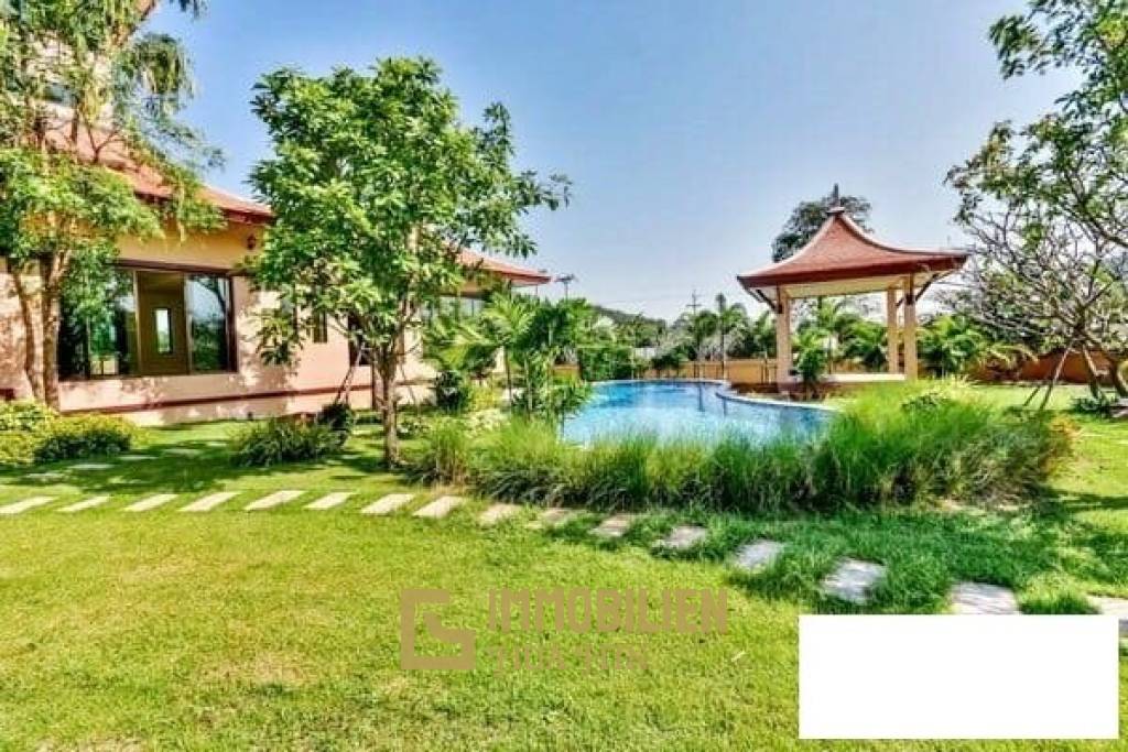 High Quality Bali Style 3 Bed Pool Villa with Panoramic Mountain Views