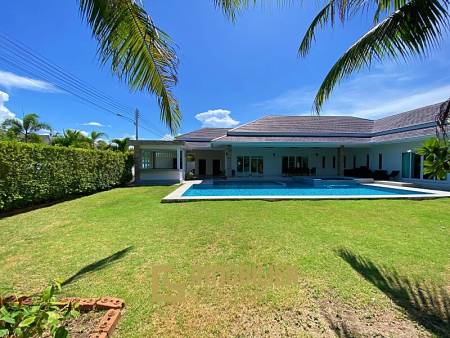 Sehr gut präsentierte 4 Schlafzimmer Pool Villa