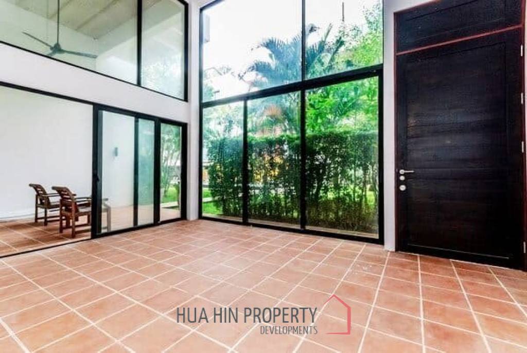 3 Bed Villa in Khao Takiab