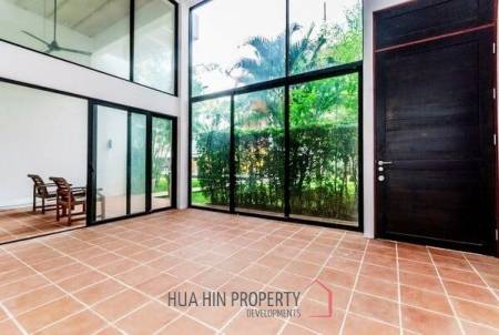 3 Bed Villa in Khao Takiab