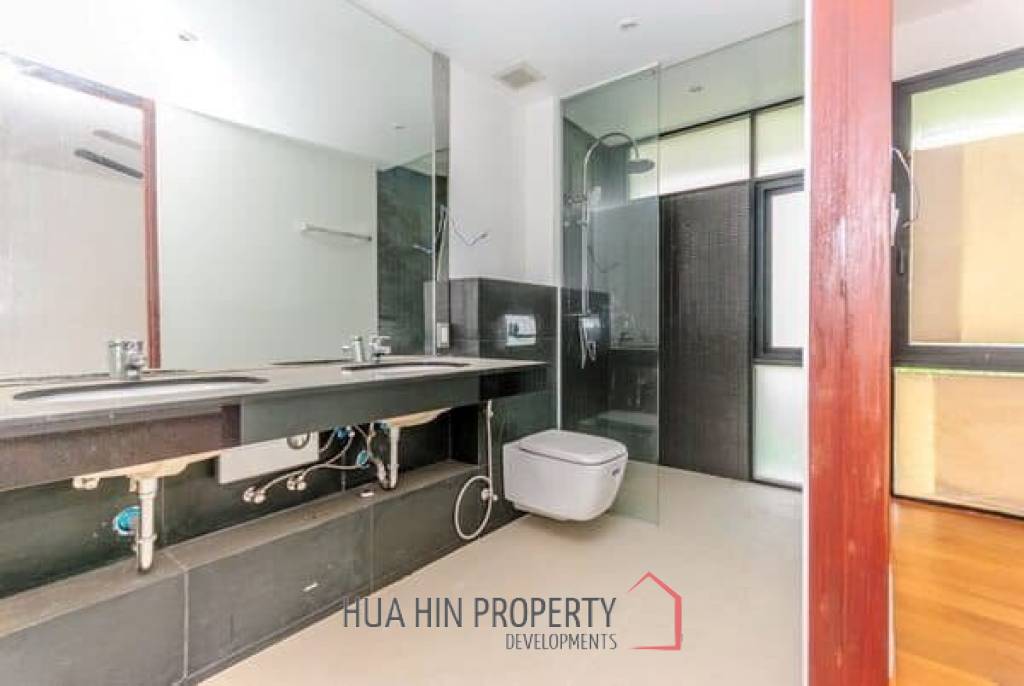 3 Bed Villa in Khao Takiab