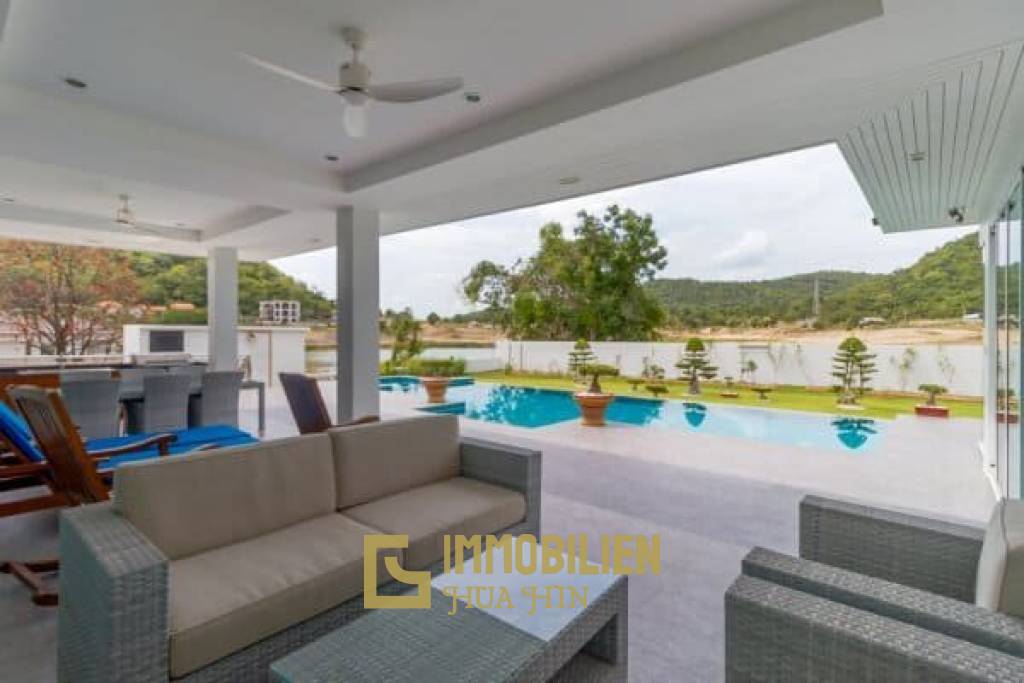 RM WATERSIDE: Luxury 5 Bed Pool Villa with Amazing Views
