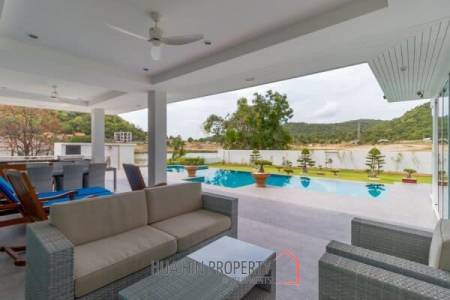 RM WATERSIDE: Luxury 5 Bed Pool Villa with Amazing Views