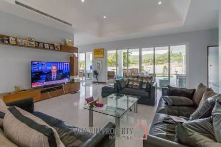 RM WATERSIDE: Luxury 5 Bed Pool Villa with Amazing Views