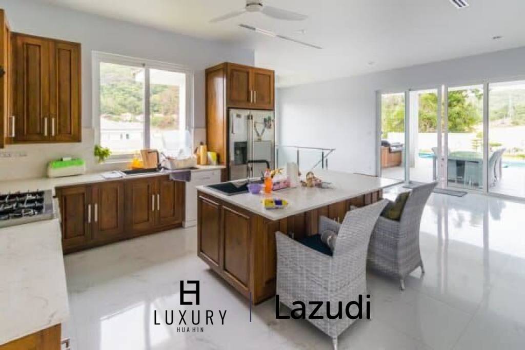 RM WATERSIDE: Luxury 5 Bed Pool Villa with Amazing Views