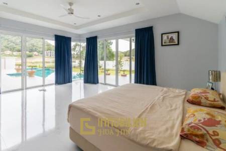 RM WATERSIDE: Luxury 5 Bed Pool Villa with Amazing Views
