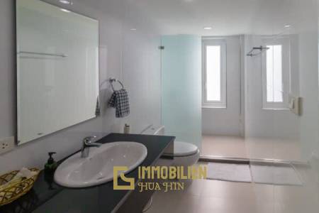 RM WATERSIDE: Luxury 5 Bed Pool Villa with Amazing Views
