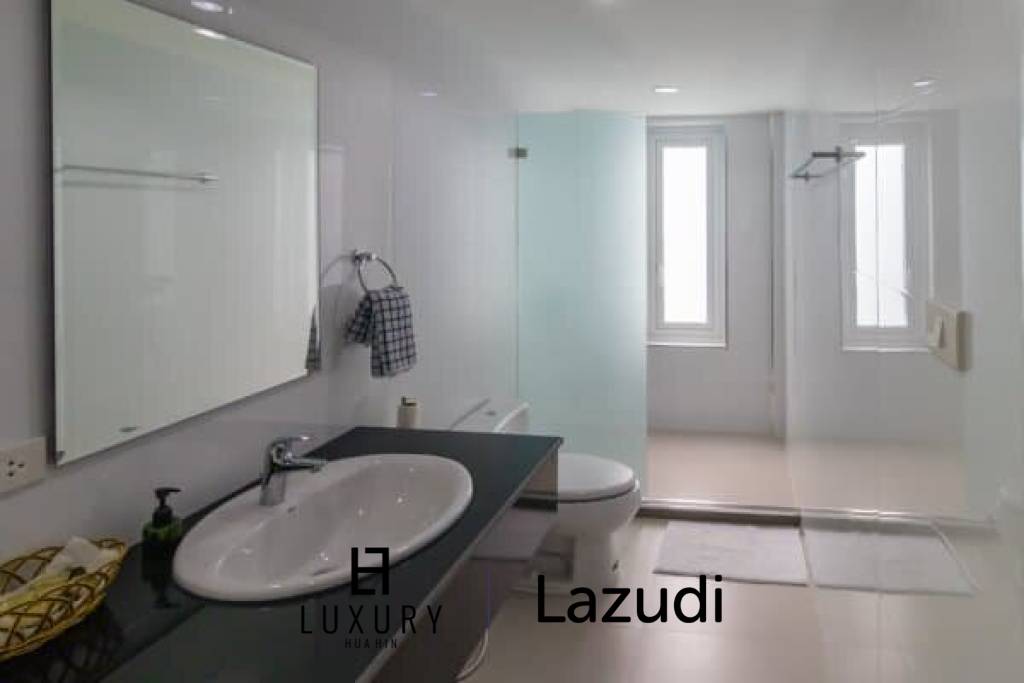 RM WATERSIDE: Luxury 5 Bed Pool Villa with Amazing Views