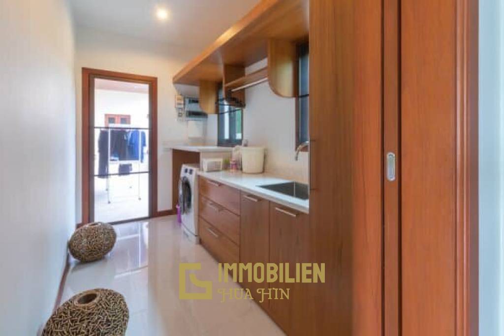 HILLSIDE HAMLET 5: Hervorstechende 3 Schlafzimmer Pool Villa im Thai-Bali-Stil