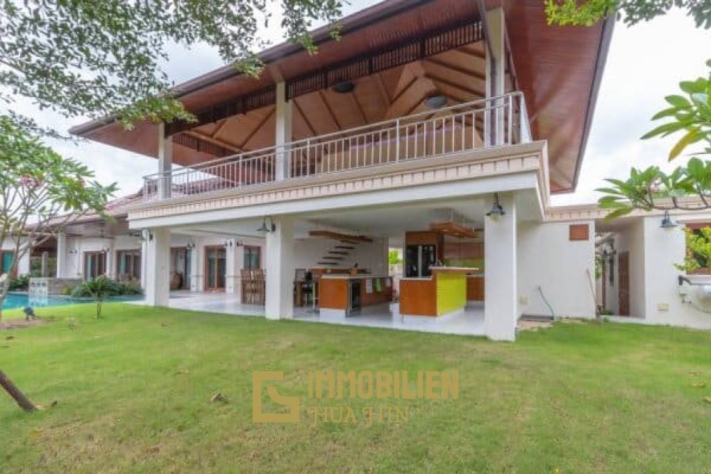 HILLSIDE HAMLET 5: Hervorstechende 3 Schlafzimmer Pool Villa im Thai-Bali-Stil