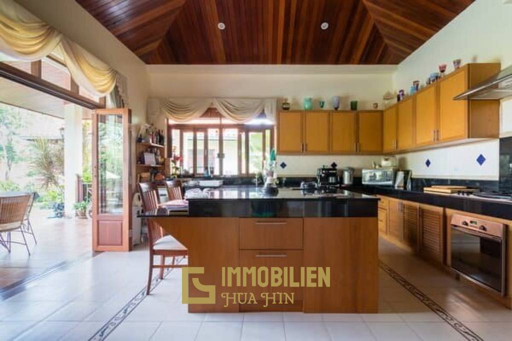 White Lotus 2 : Bali Style Pool Villa On Spacious Plot