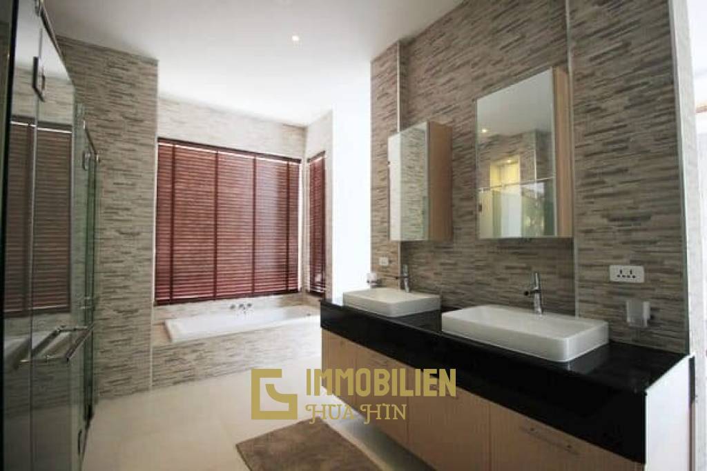 Luxury 4 Bed Pool Villa