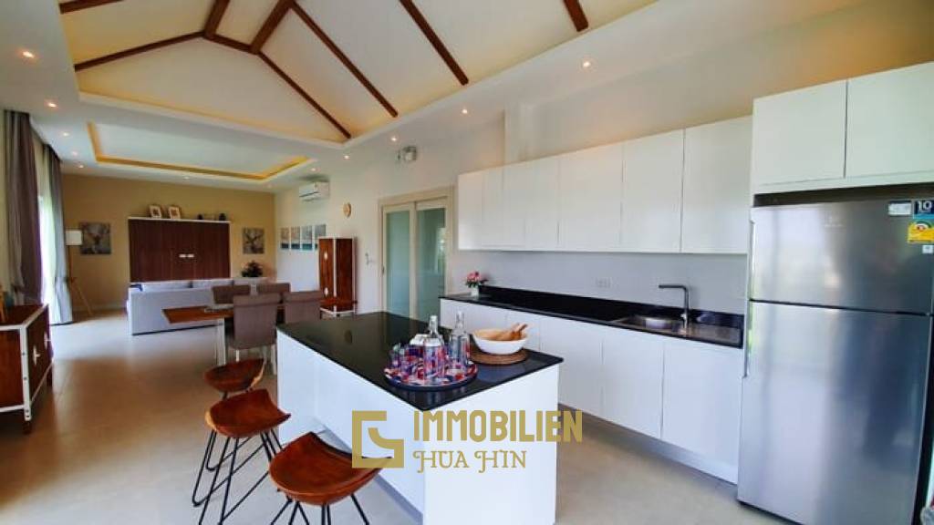 Luxuriöse 2 Schlafzimmer Pool Villa - 10 Minuten westlich der Stadt