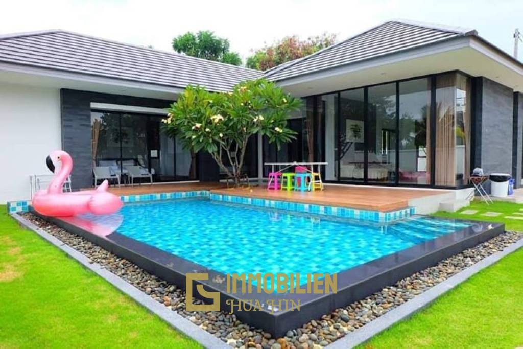 3 Schlafzimmer Pool Villa nur 3-4 Minuten vom Einkaufszentrum BluPort und dem Strand entfernt