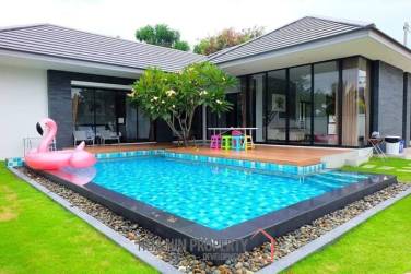 3 Bed Pool Villa only 3-4 minutes from Blu Port and the Beach