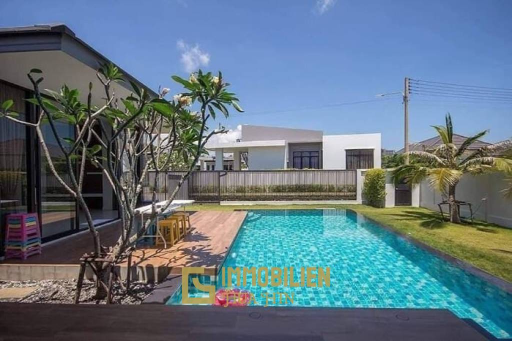 3 Schlafzimmer Pool Villa nur 3-4 Minuten vom Einkaufszentrum BluPort und dem Strand entfernt