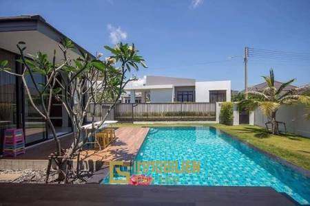 3 Schlafzimmer Pool Villa nur 3-4 Minuten vom Einkaufszentrum BluPort und dem Strand entfernt