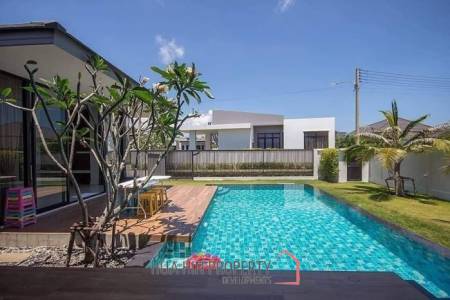 3 Bed Pool Villa only 3-4 minutes from Blu Port and the Beach