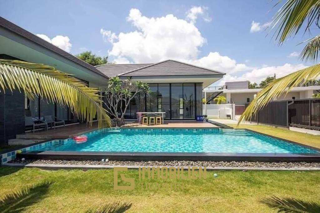 3 Schlafzimmer Pool Villa nur 3-4 Minuten vom Einkaufszentrum BluPort und dem Strand entfernt