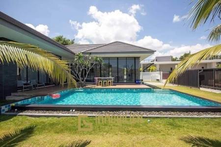 3 Schlafzimmer Pool Villa nur 3-4 Minuten vom Einkaufszentrum BluPort und dem Strand entfernt