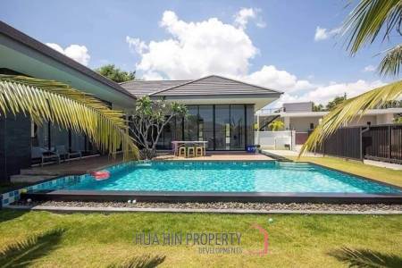 3 Bed Pool Villa only 3-4 minutes from Blu Port and the Beach