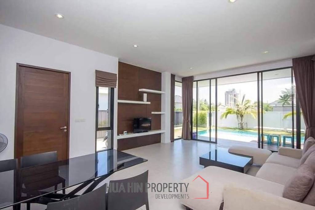 3 Bed Pool Villa only 3-4 minutes from Blu Port and the Beach
