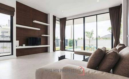 3 Bed Pool Villa only 3-4 minutes from Blu Port and the Beach