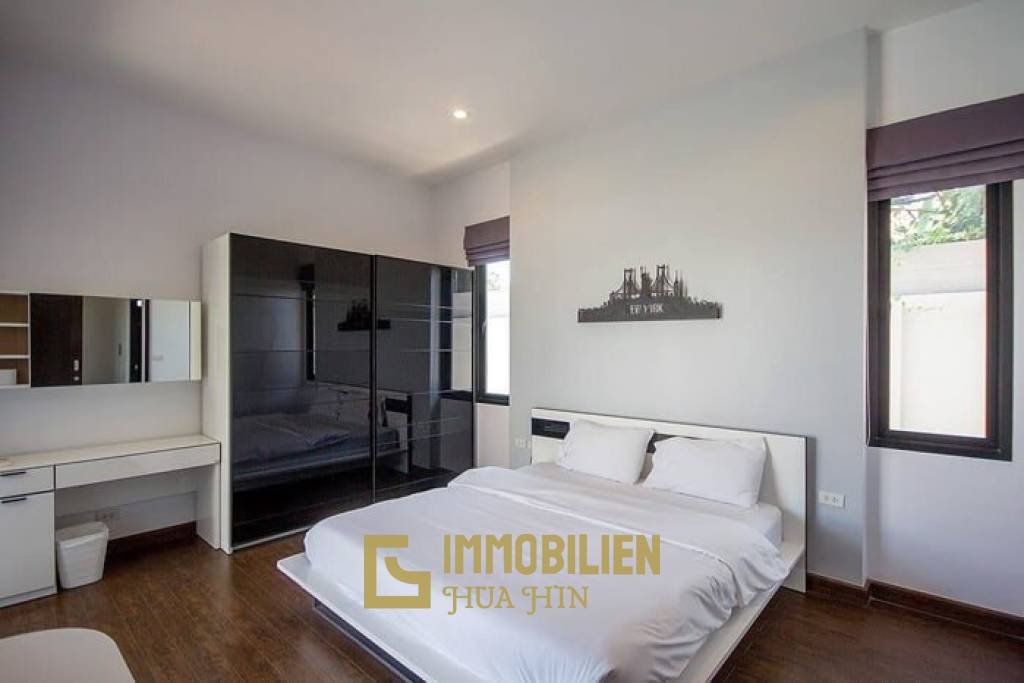 3 Schlafzimmer Pool Villa nur 3-4 Minuten vom Einkaufszentrum BluPort und dem Strand entfernt