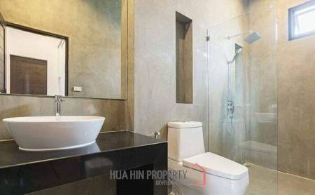 3 Bed Pool Villa only 3-4 minutes from Blu Port and the Beach