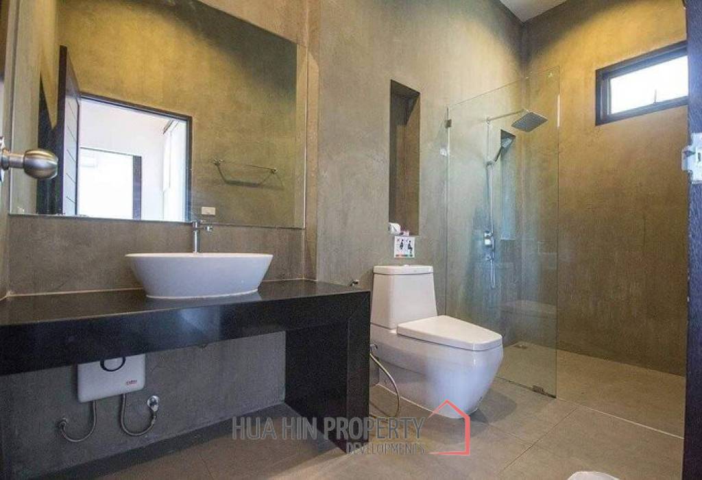 3 Bed Pool Villa only 3-4 minutes from Blu Port and the Beach