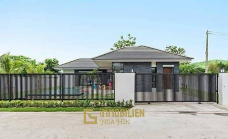 3 Schlafzimmer Pool Villa nur 3-4 Minuten vom Einkaufszentrum BluPort und dem Strand entfernt