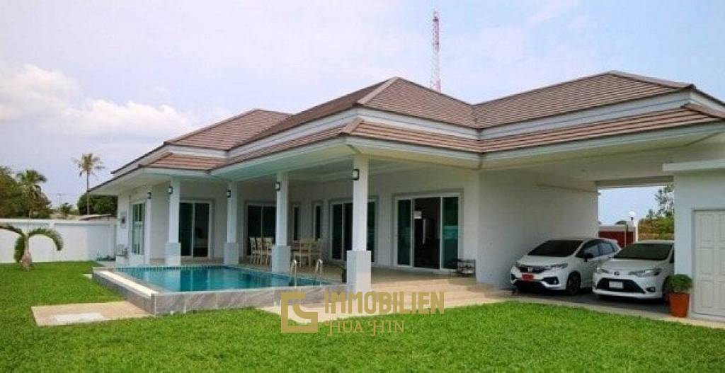 3 Schlafzimmer Pool Villa in der Nähe des Strandes