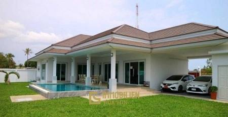 3 Schlafzimmer Pool Villa in der Nähe des Strandes