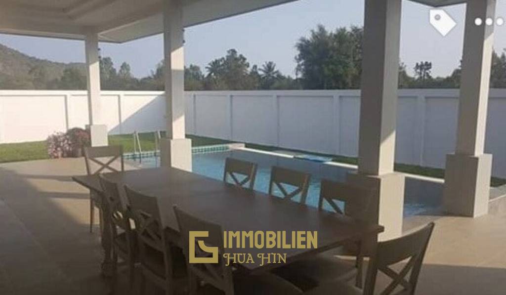 3 Schlafzimmer Pool Villa in der Nähe des Strandes