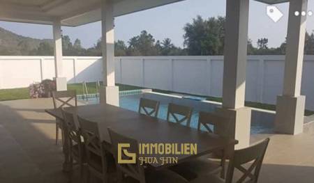 3 Schlafzimmer Pool Villa in der Nähe des Strandes