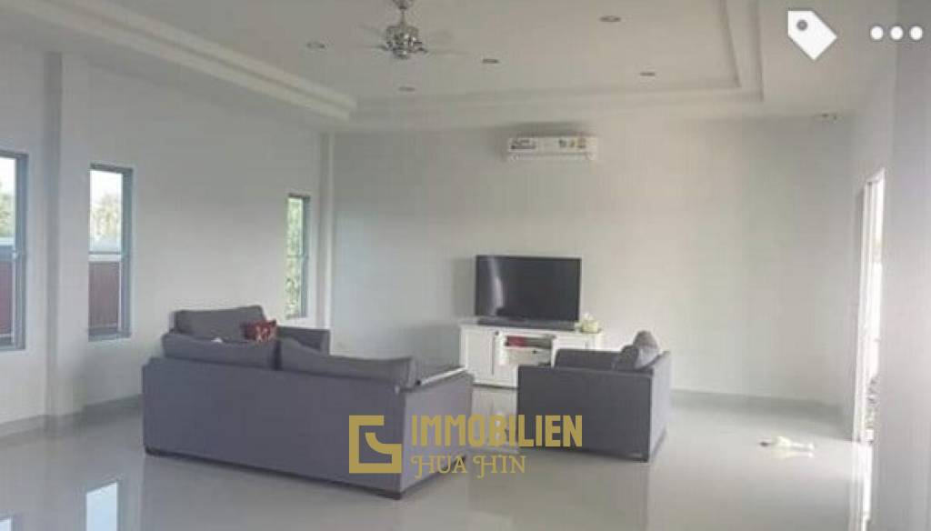 3 Schlafzimmer Pool Villa in der Nähe des Strandes
