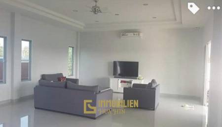 3 Schlafzimmer Pool Villa in der Nähe des Strandes