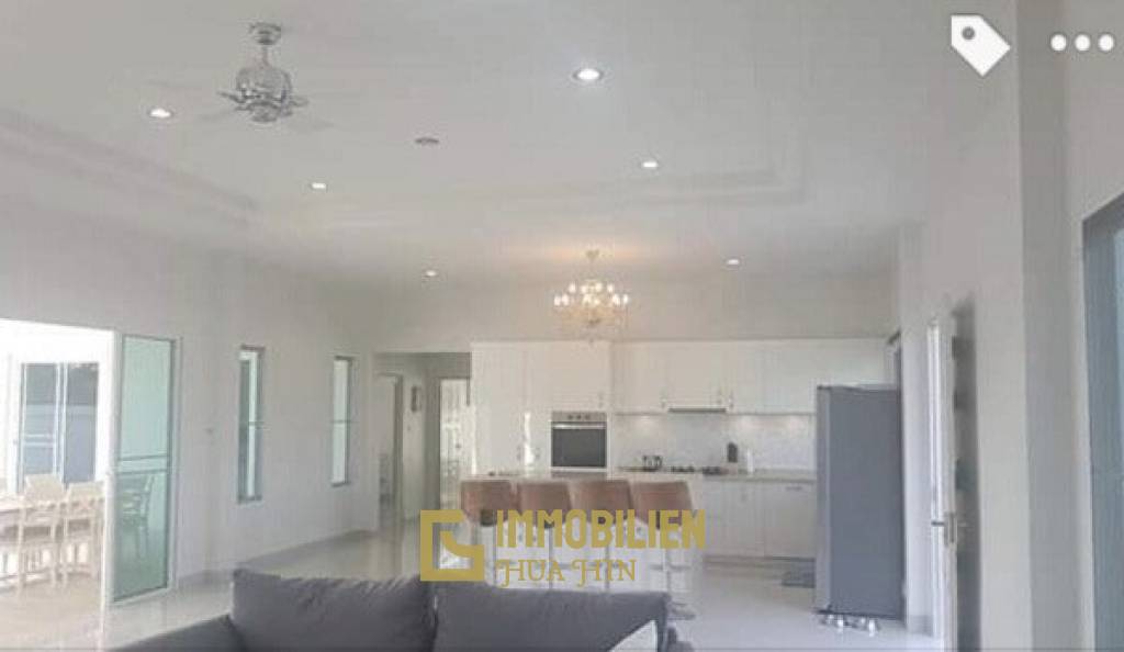 3 Schlafzimmer Pool Villa in der Nähe des Strandes