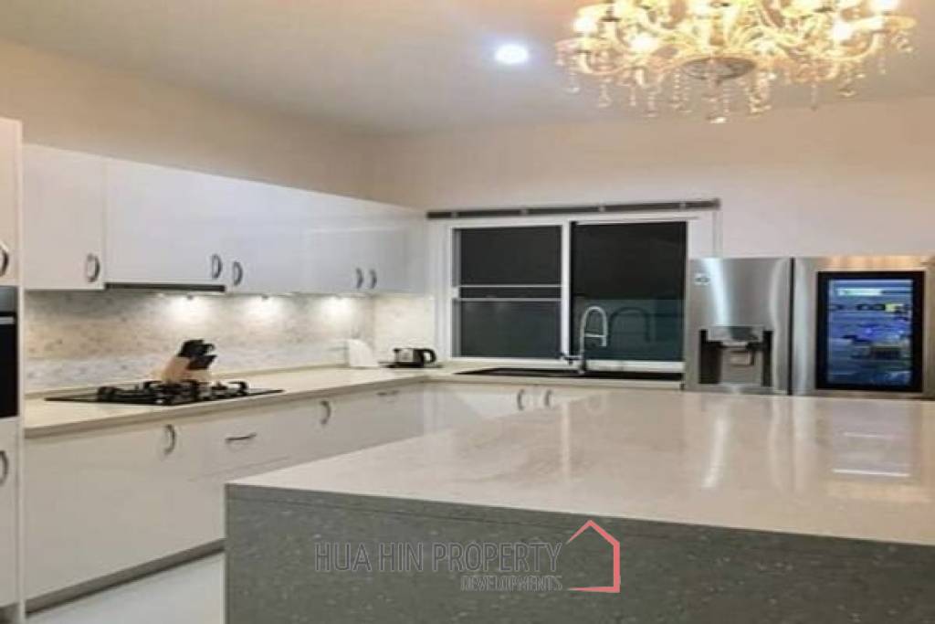 3 Bed Pool Villa near the Beach