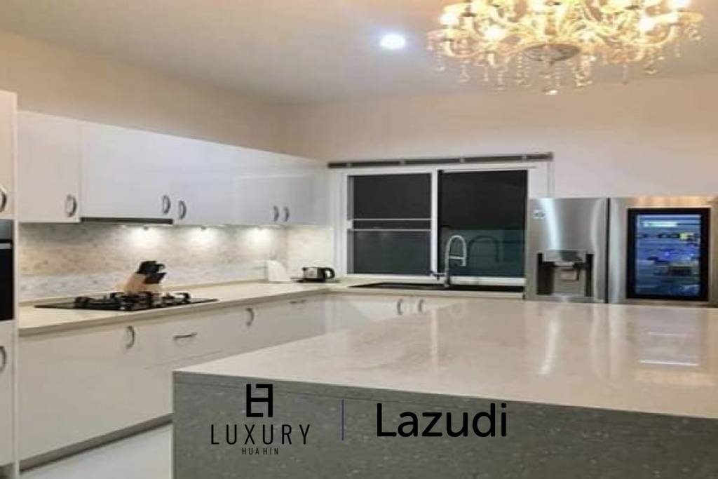 3 Bed Pool Villa near the Beach