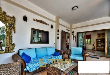 Gut gestaltete 3 Schlafzimmer Pool Villa