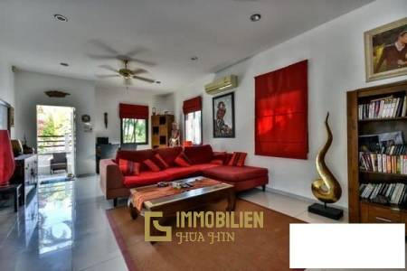 Gut gestaltete 3 Schlafzimmer Pool Villa