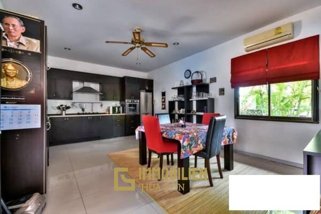 Gut gestaltete 3 Schlafzimmer Pool Villa