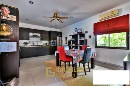 Gut gestaltete 3 Schlafzimmer Pool Villa