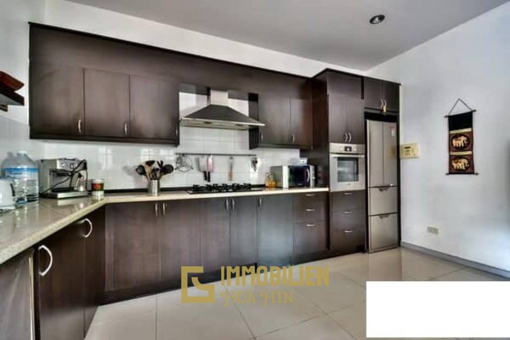 Gut gestaltete 3 Schlafzimmer Pool Villa