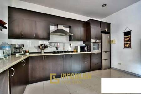 Gut gestaltete 3 Schlafzimmer Pool Villa
