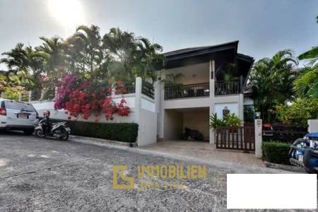 Gut gestaltete 3 Schlafzimmer Pool Villa