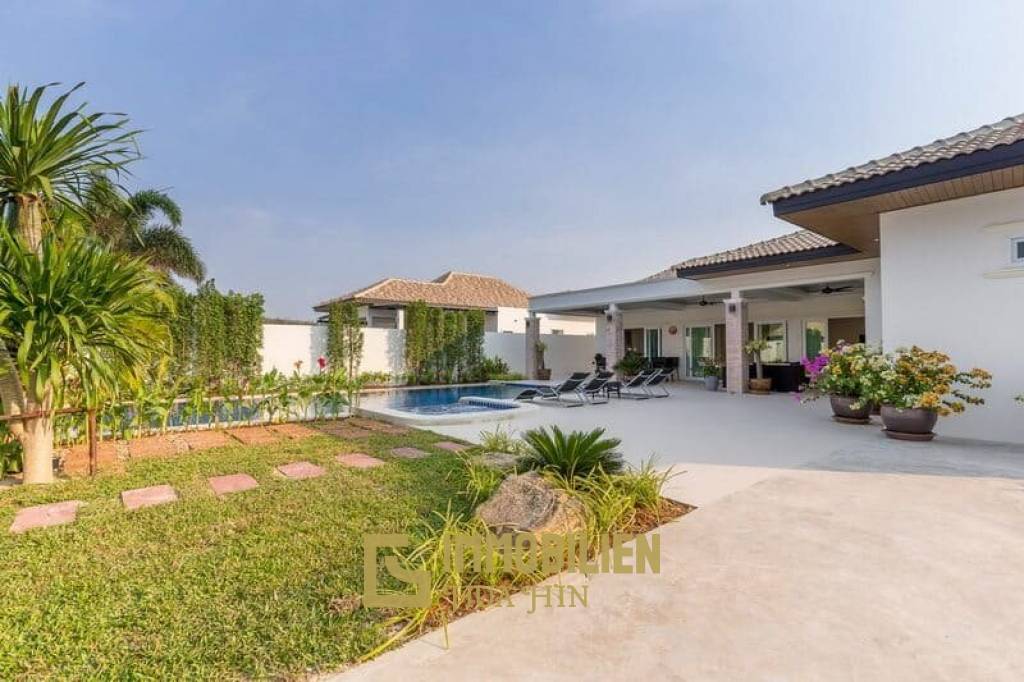 Klassische Pool Villa mit 3 Schlafzimmern