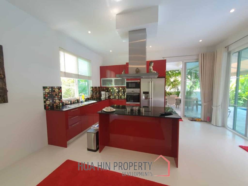 Red Mountain Boutique : 3 Bed, 2 Bath Luxury Pool Villa