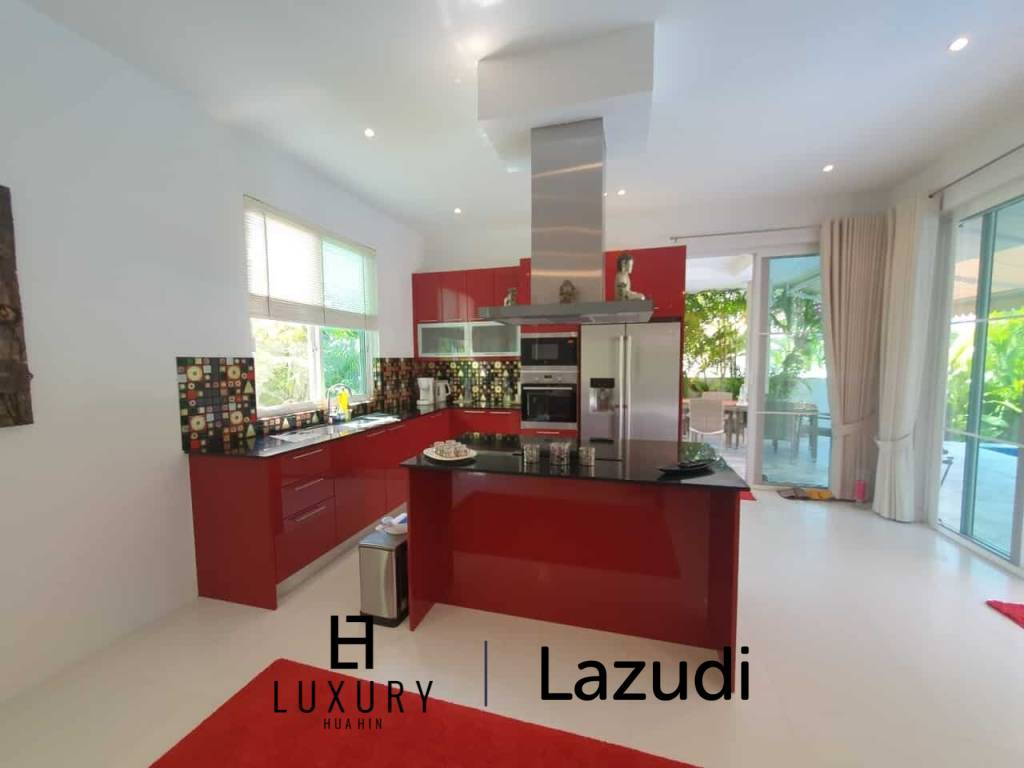 Red Mountain Boutique : 3 Bed, 2 Bath Luxury Pool Villa